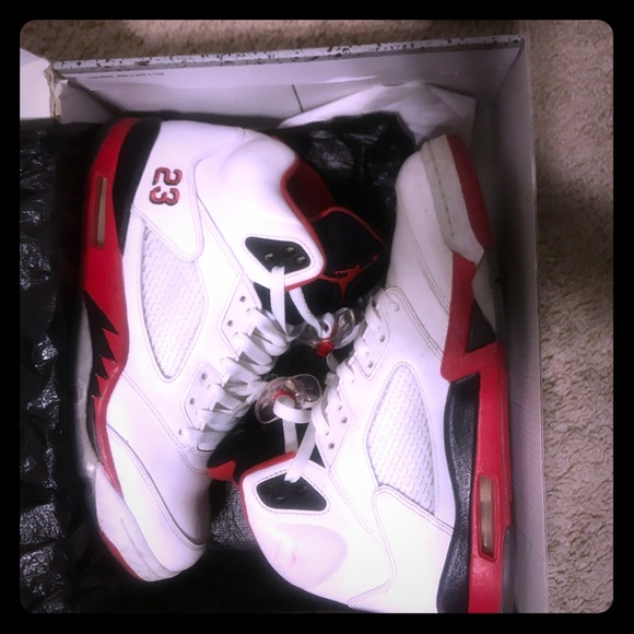 Air Jordan Fire Red 5. - Picture 1 of 5